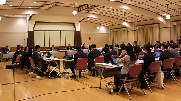 2回目となる会合に参集した実行会議の委員ら＝撮影：徳住亜希