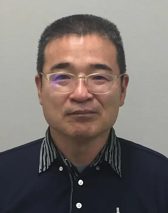 教職を民間と肩を並べるくらいクリエーティブな職場にする必要があると話す岩田教授＝提供：本人