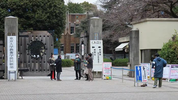 共通テスト 化学と物理基礎が過去最低点、受験科目数が増