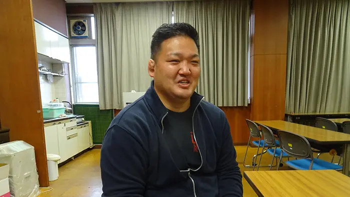 「免許更新は忘れないように気を付けました」と笑う＝撮影：大川原通之