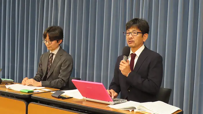 文科省案の問題点を説明する研究会のメンバー＝撮影：藤井孝良 