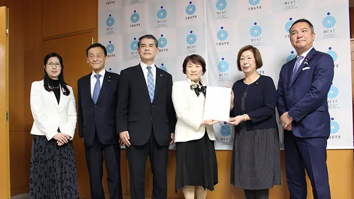 不登校対策には「チーム学校」の体制強化を 自民PTが提言