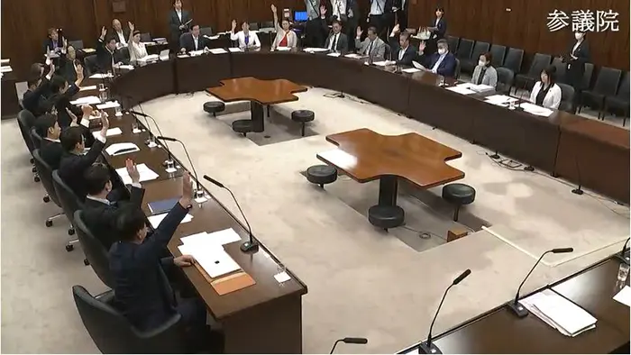 給特法改正案を採決する参院文教科学委員会＝参議院インターネット審議中継より