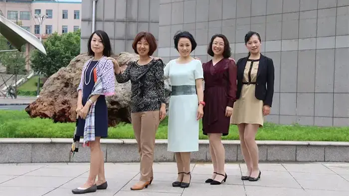 勤務していた大学の同僚たち。一番左が筆者。