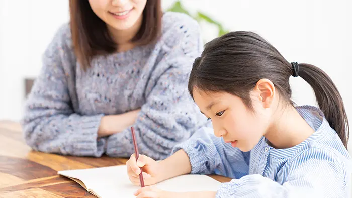 良い成績にこだわらない保護者が増加 家庭の勉強時間に影響か