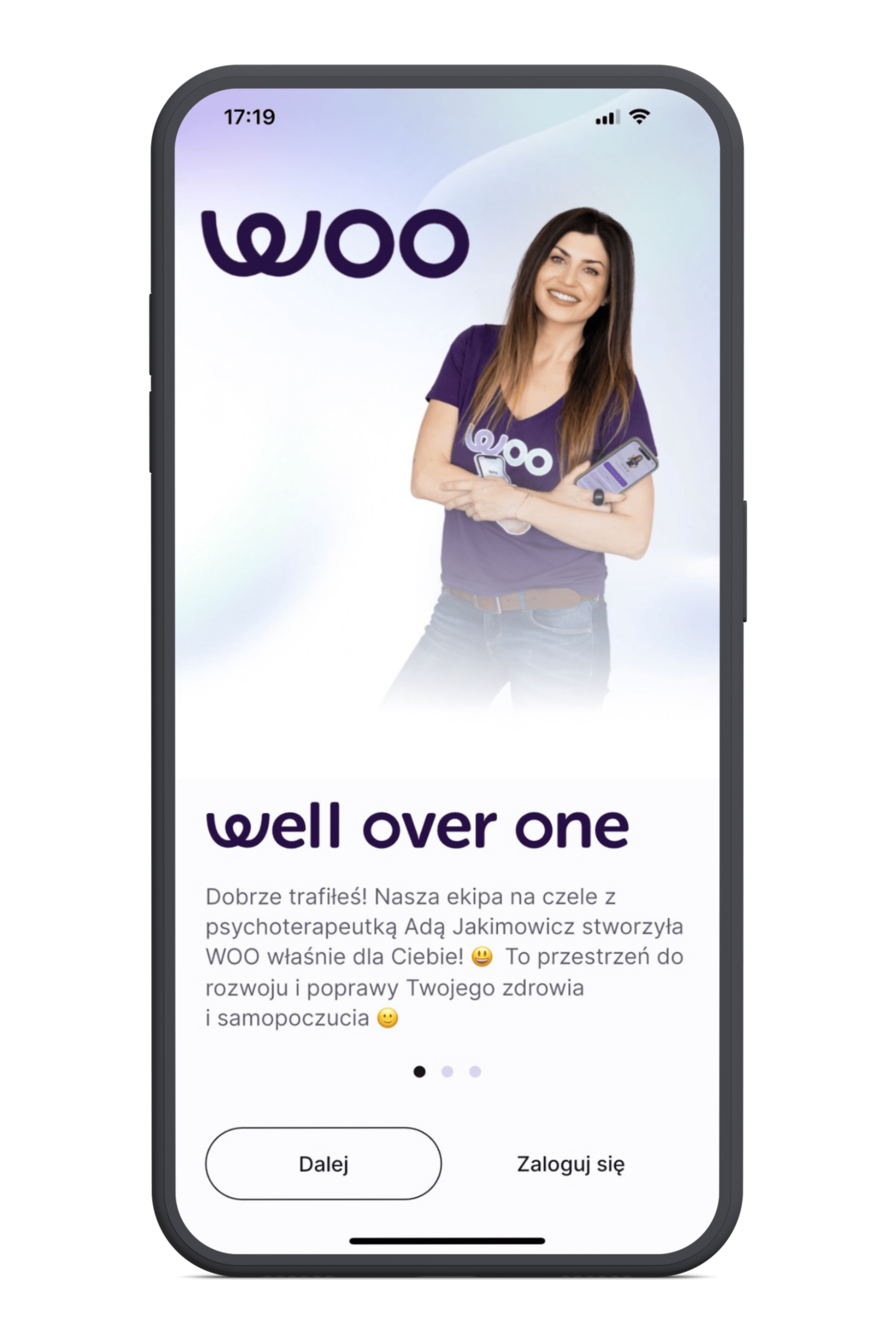 Ekran smartfona z aplikacją WOO, na którym widoczna jest uśmiechnięta kobieta w fioletowej koszulce WOO, oraz tekst powitalny w języku polskim zachęcający do rozwoju zdrowia i samopoczucia.