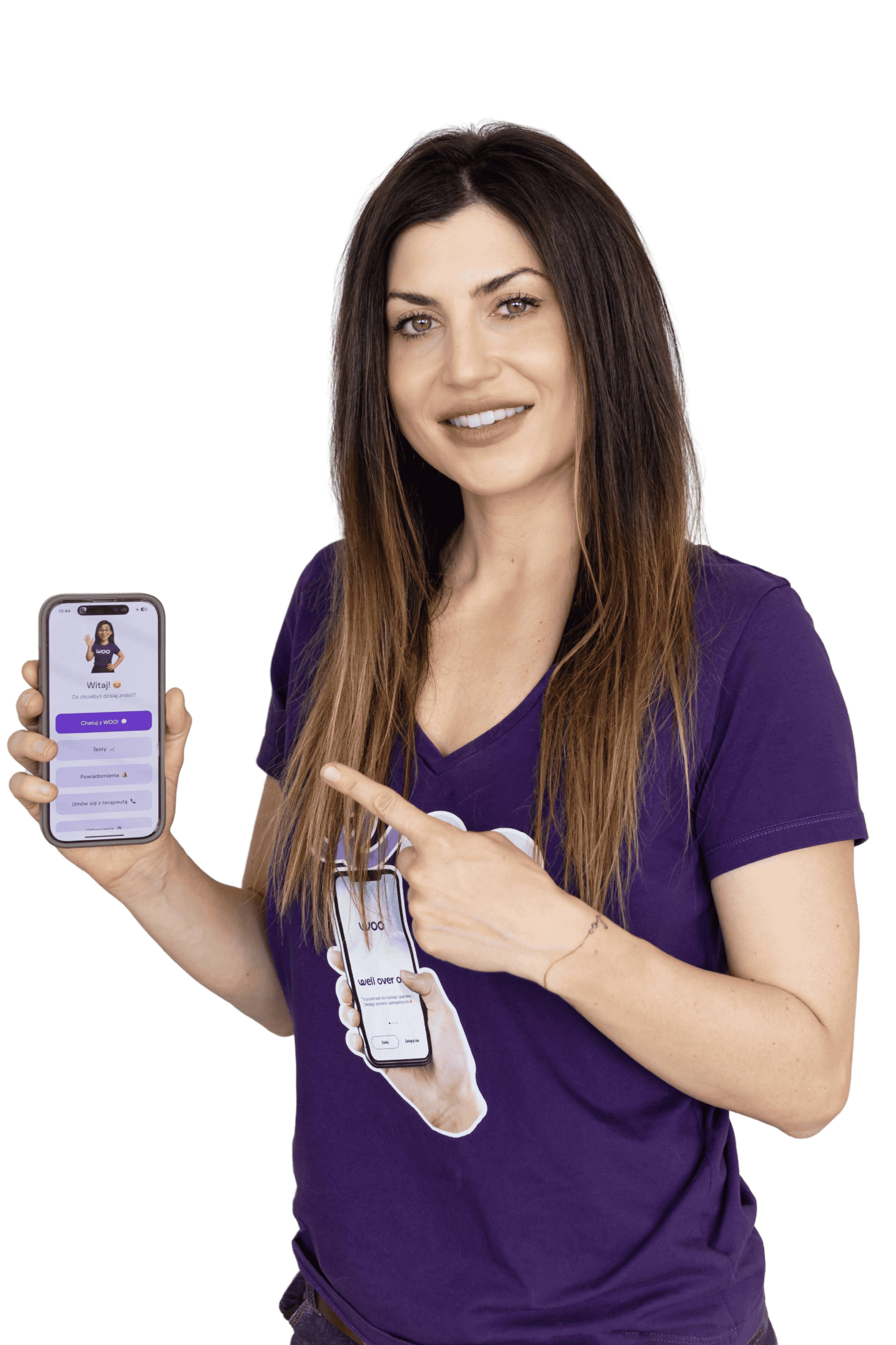 Ada w fioletowej koszulce trzyma telefon i wskazuje na ekran z aplikacją w języku polskim.