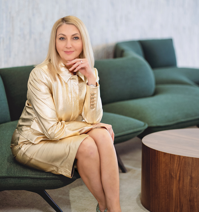 Real Estate Agent with client