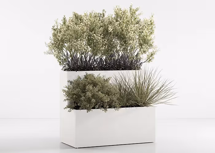 Fioriera modulare bianca a due livelli con arbusti ornamentali e piante decorative, fotografata su sfondo bianco minimalista.