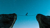 Private Equity Landscape in 2023: Navigating High Dry Powder Levels and Challenges for SMEs