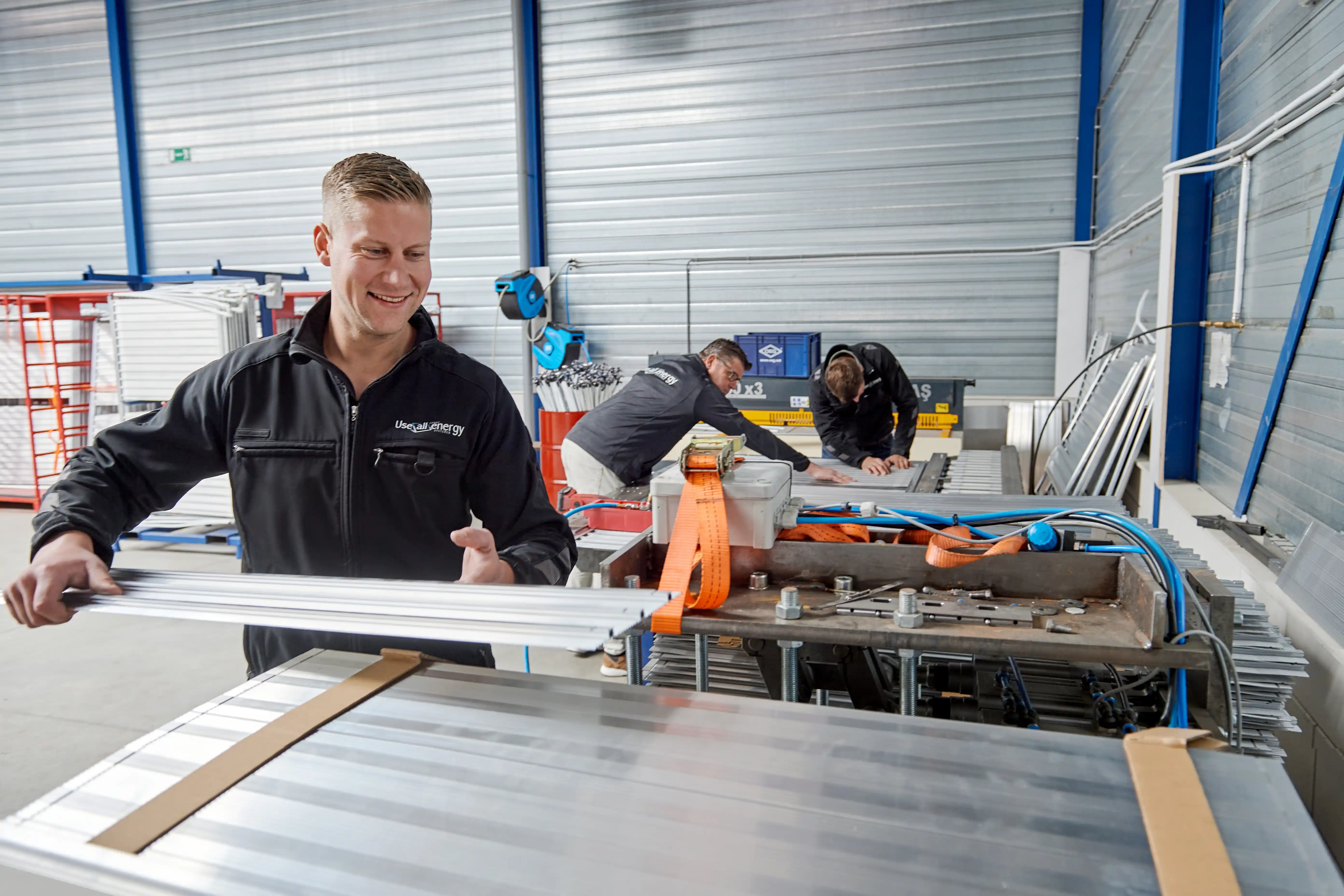 Team Use All Energy in de werkplaats bezig