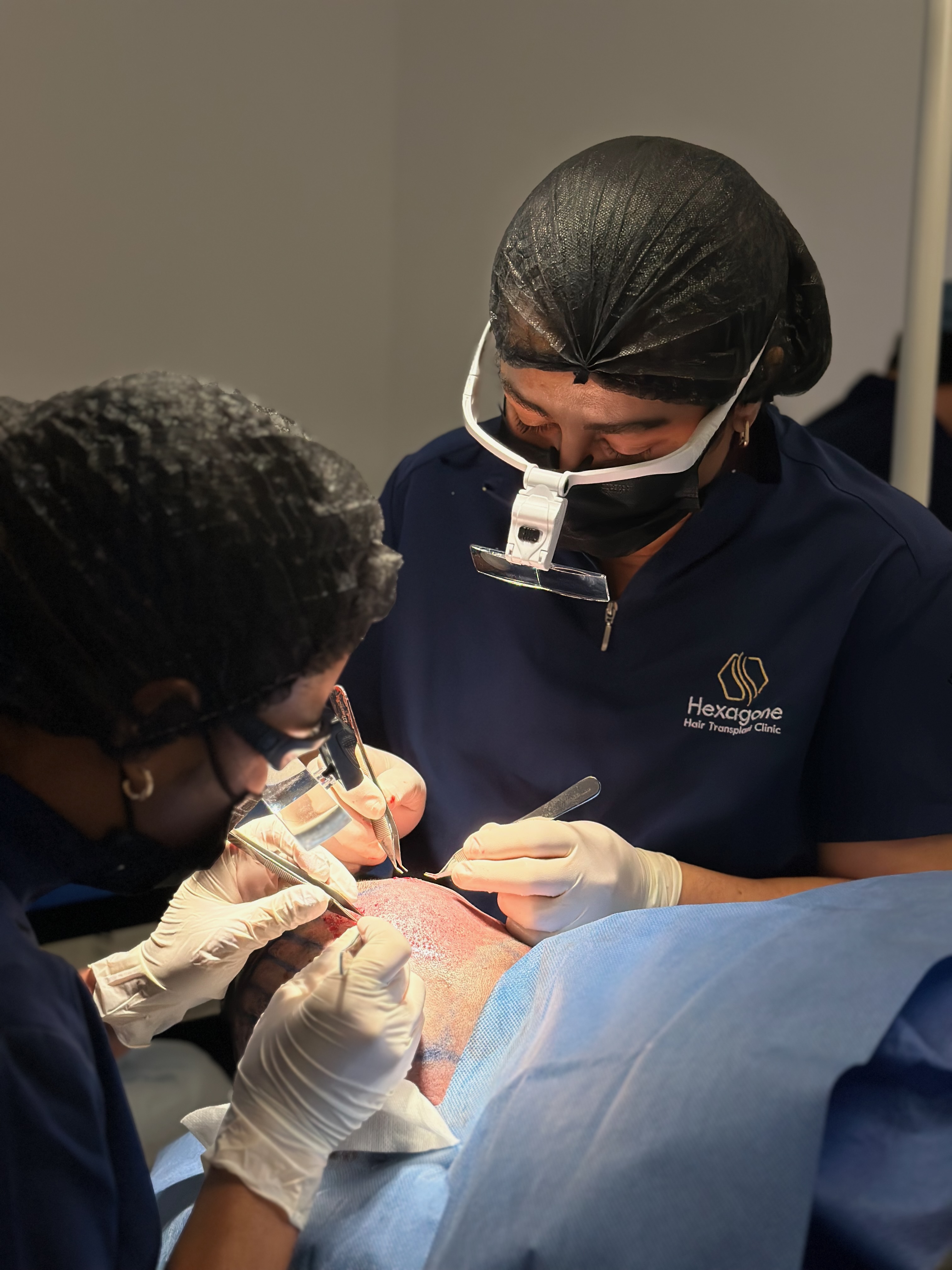 Les étapes d’une greffe de cheveux : du premier rendez-vous aux résultats