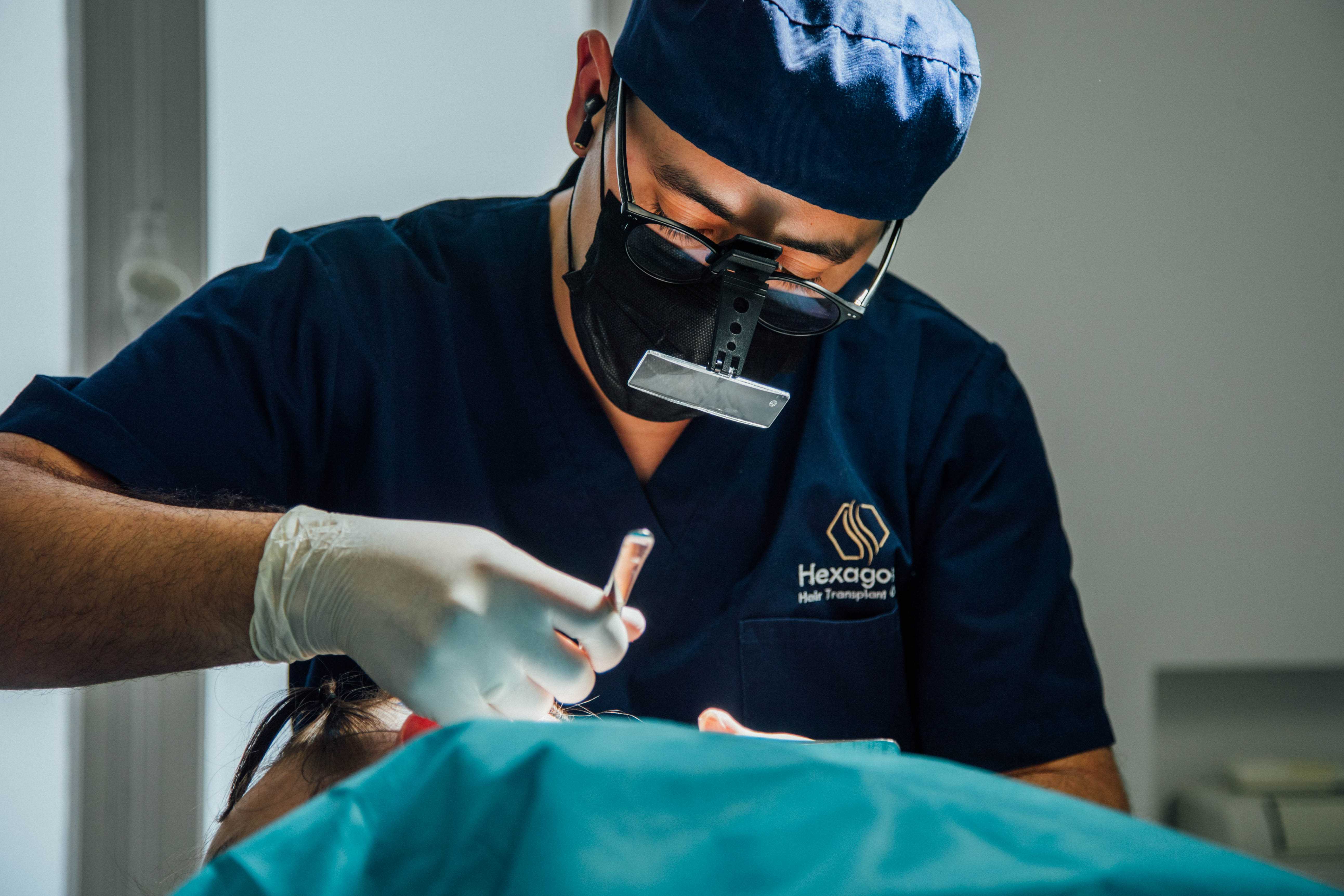 Pourquoi la texture et l’épaisseur du cheveu influencent le résultat ?