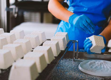 Quindi gestisce scarti e inefficienza di produzione nel settore food