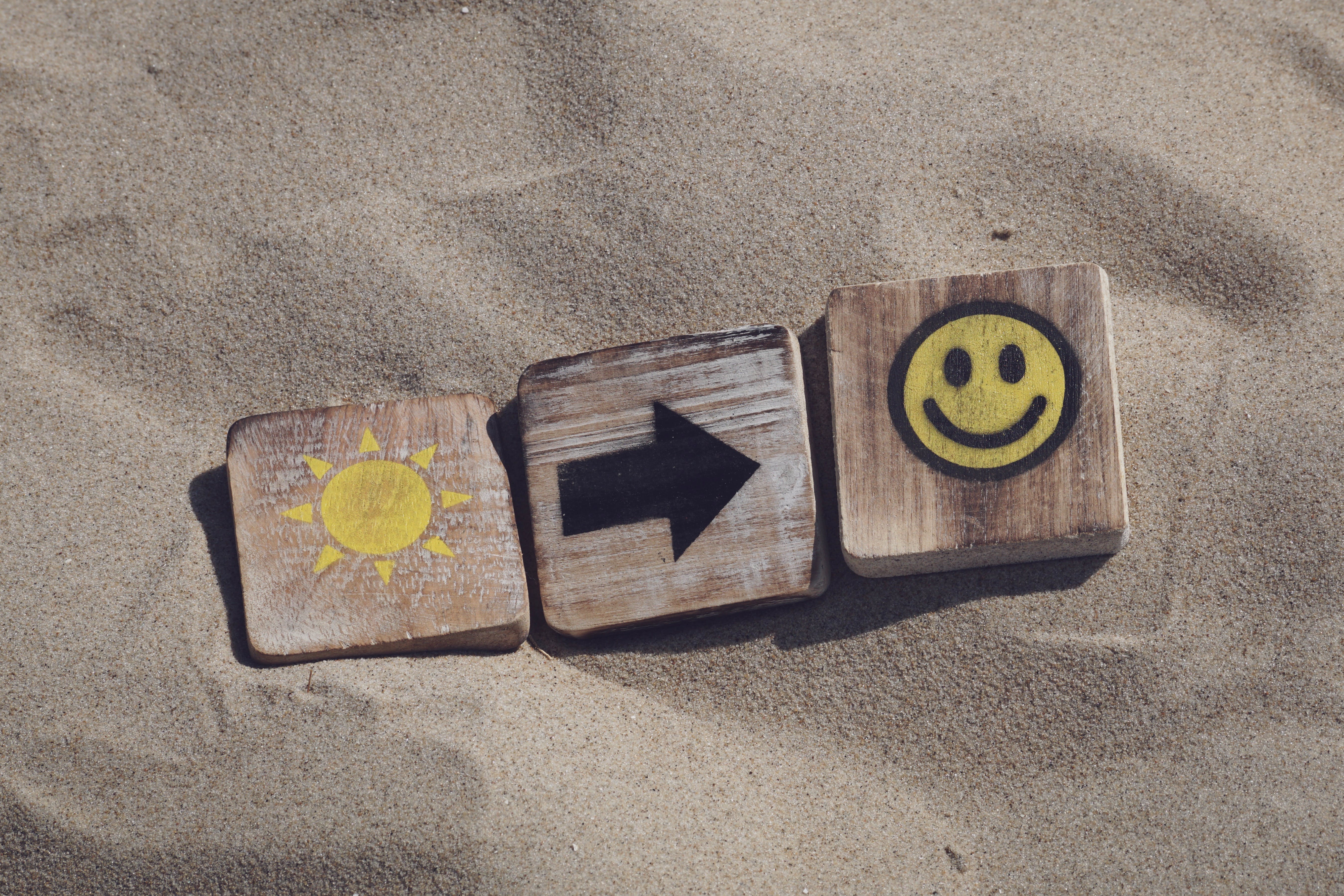 Expressive Video Storytelling Through Emoticons