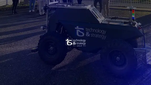 Autonomous all-terrain robot KIPP being tested outdoors by Englab’s R&D Center