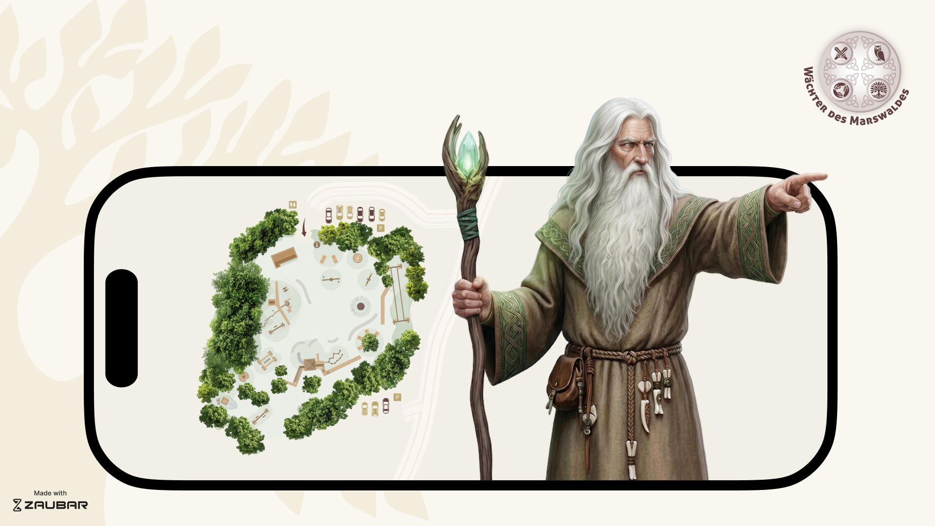 Grafische Illustration eines Smartphone-Bildschirmrahmens, der links eine Draufsicht des Marswaldspielplatzes und rechts eine detaillierte 3D-Illustration der keltischen Druidenfigur Marovidus zeigt, die einen Stab hält und nach rechts weist. In der oberen rechten Ecke ist das offizielle Logo „Wächter des Marswaldes“ zu sehen, und unten links befindet sich das Branding „Made with ZAUBAR“.