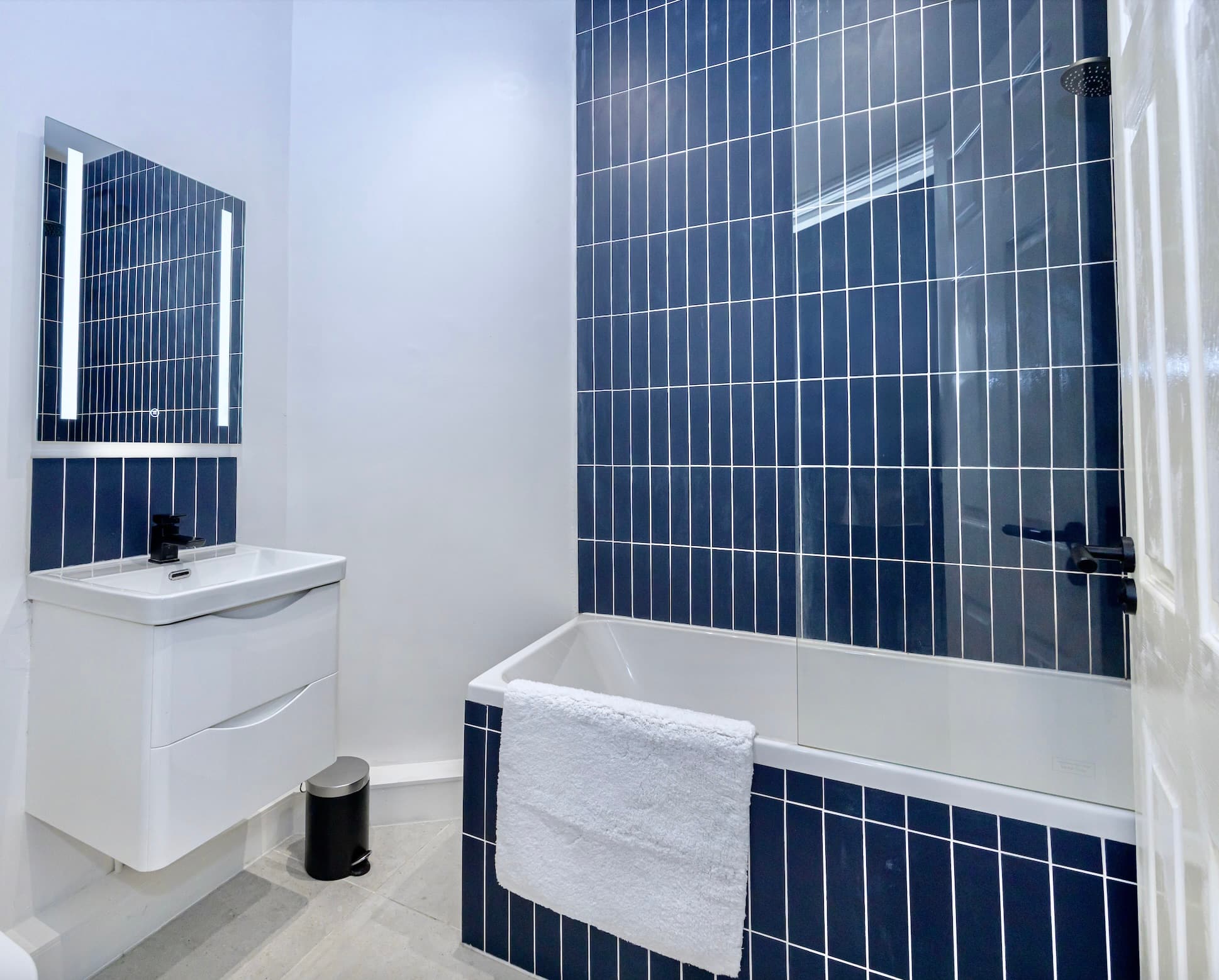 Azure Suite, City Centre – photo 13