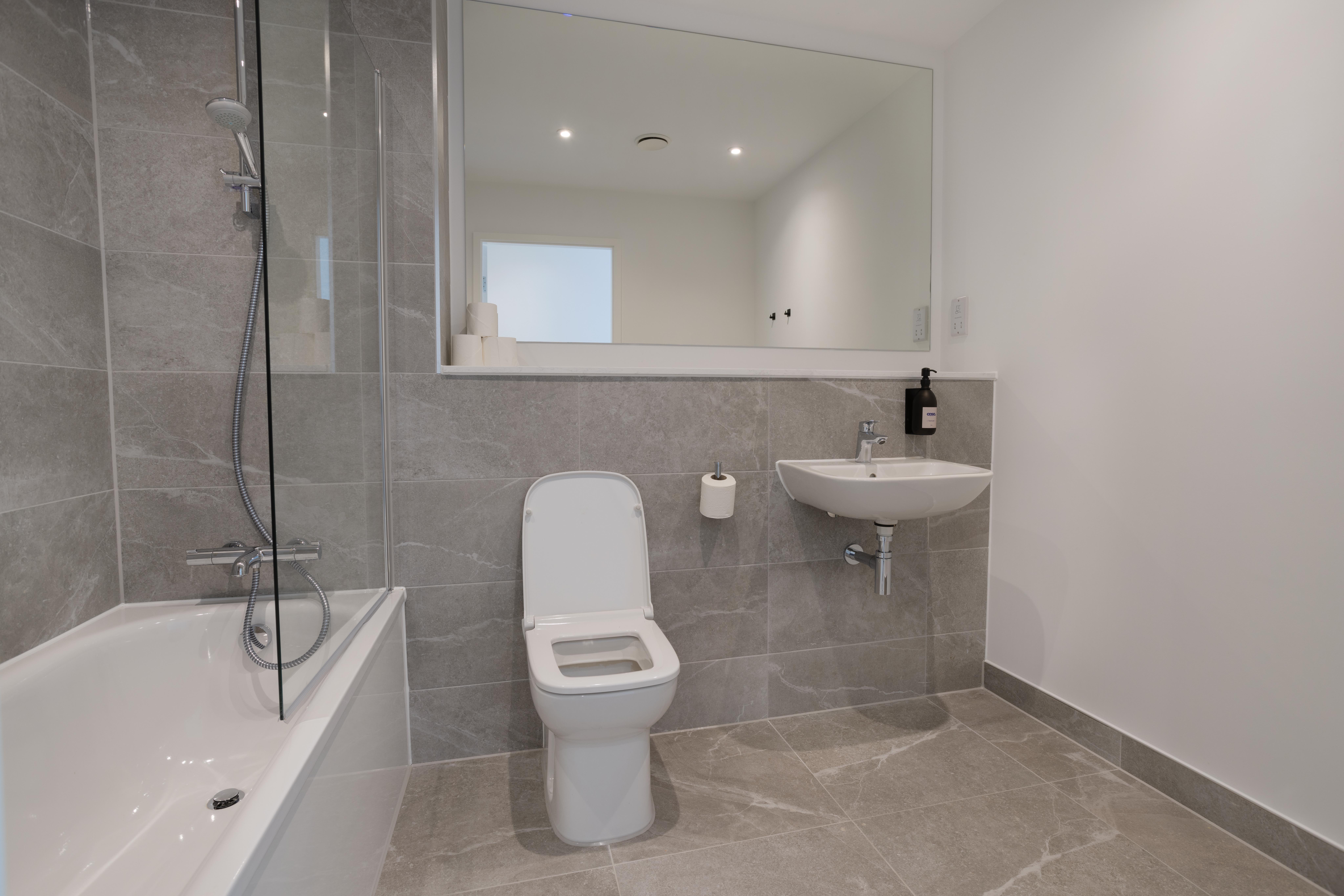 Alabaster Suite, Salford – photo 8