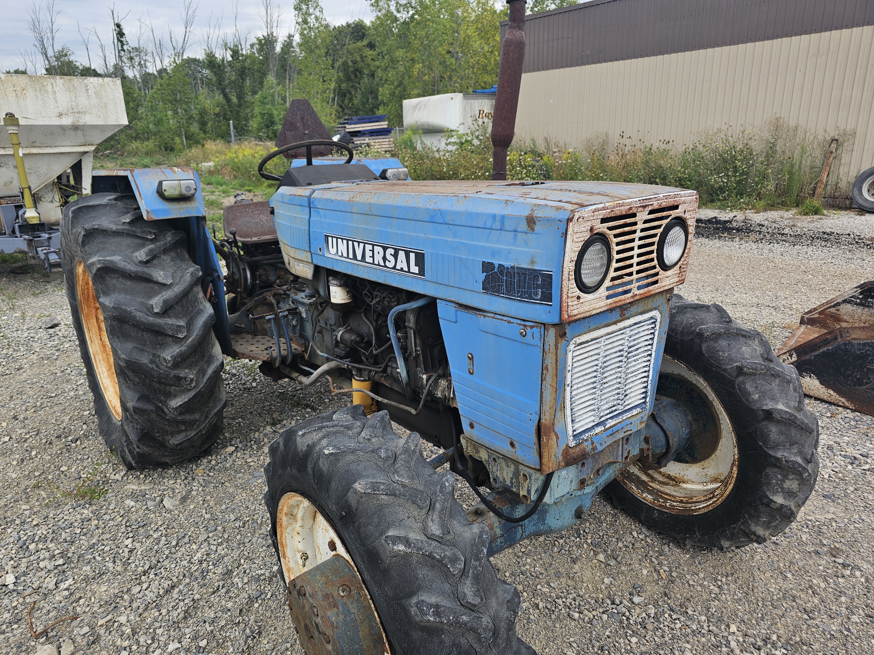 Universal 640D Tractor