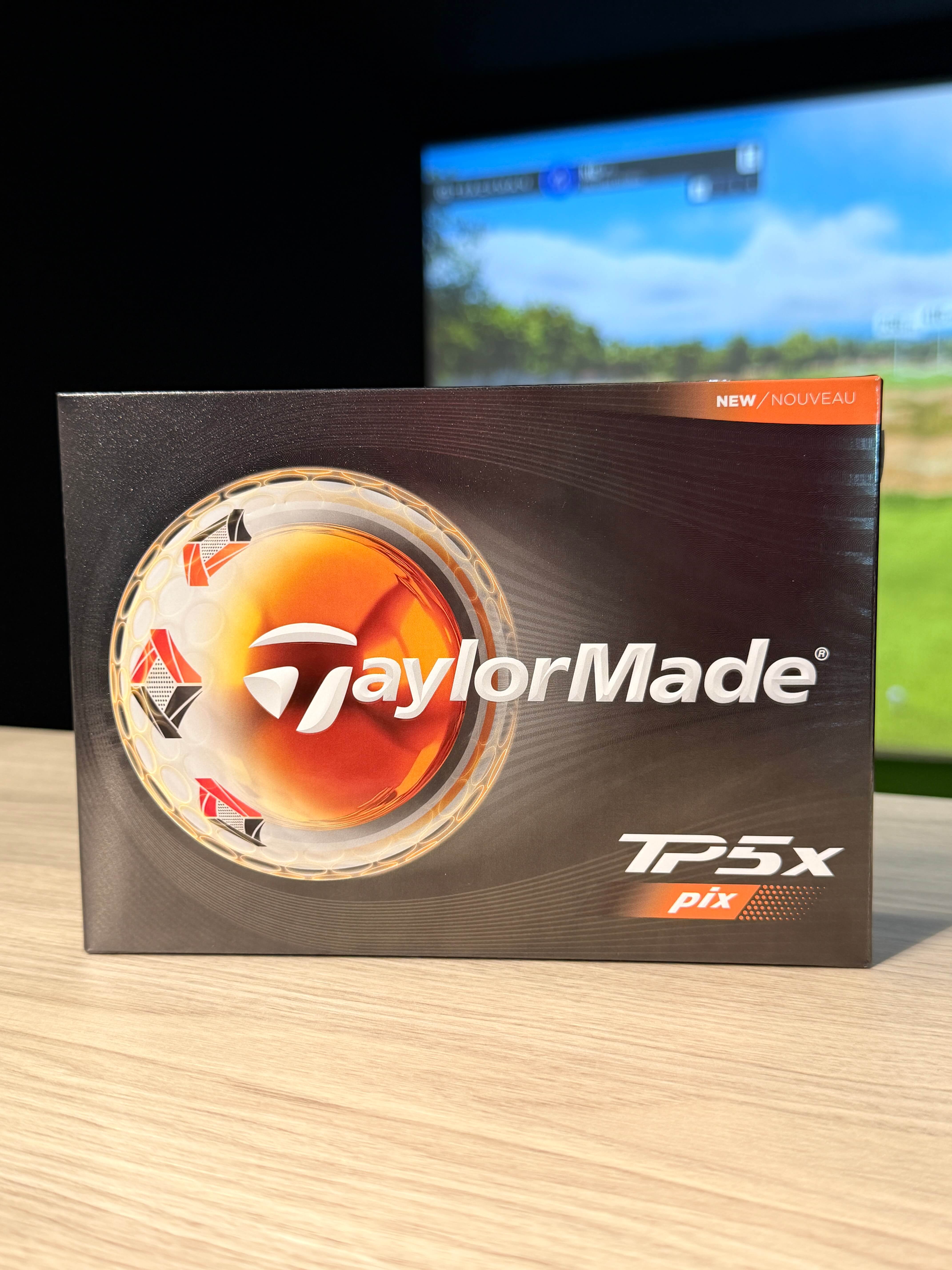 Karratha Indoor Golf TaylorMade TP5x pix Golf Balls