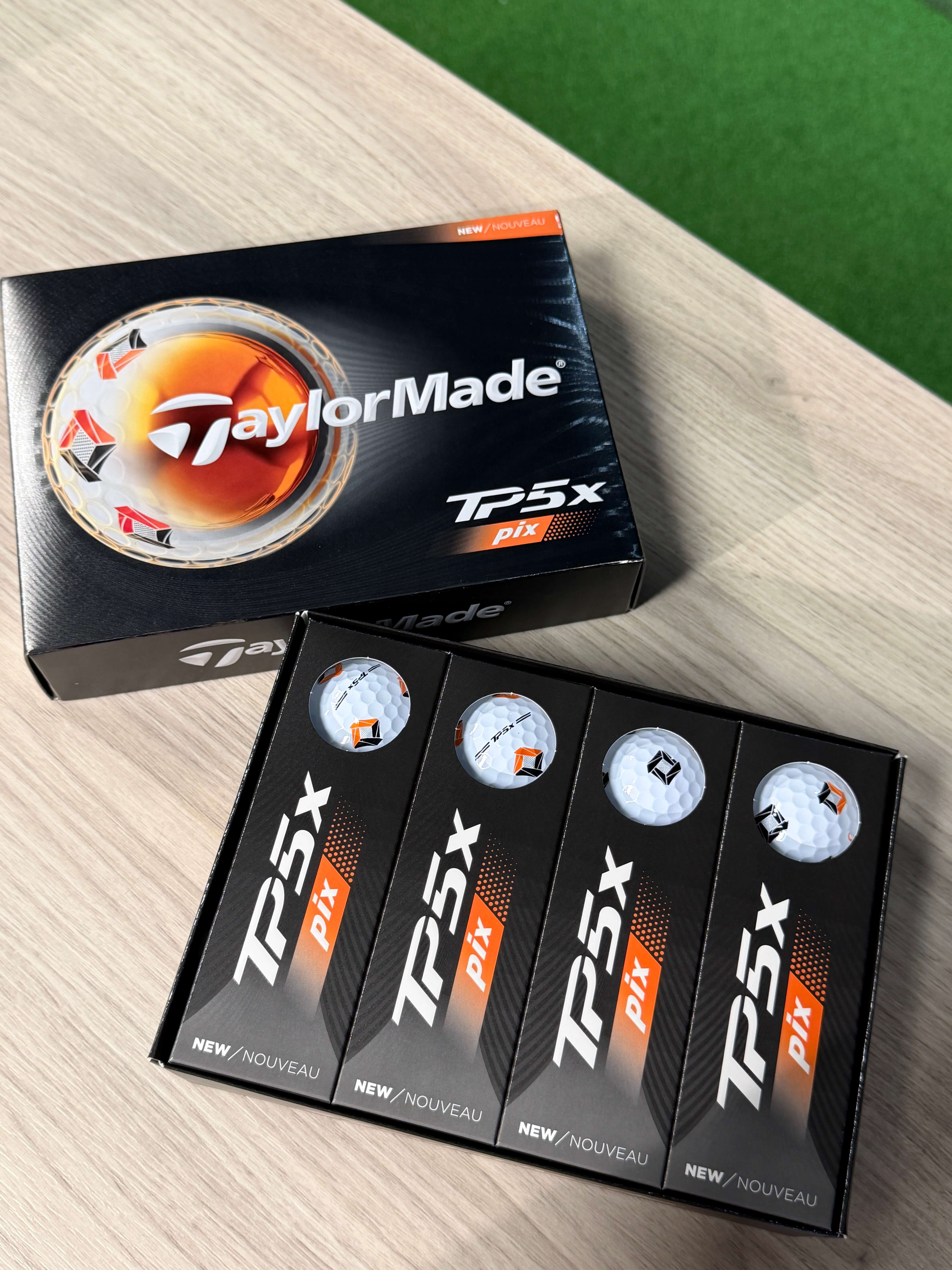 Karratha Indoor Golf TaylorMade TP5x pix Golf Balls