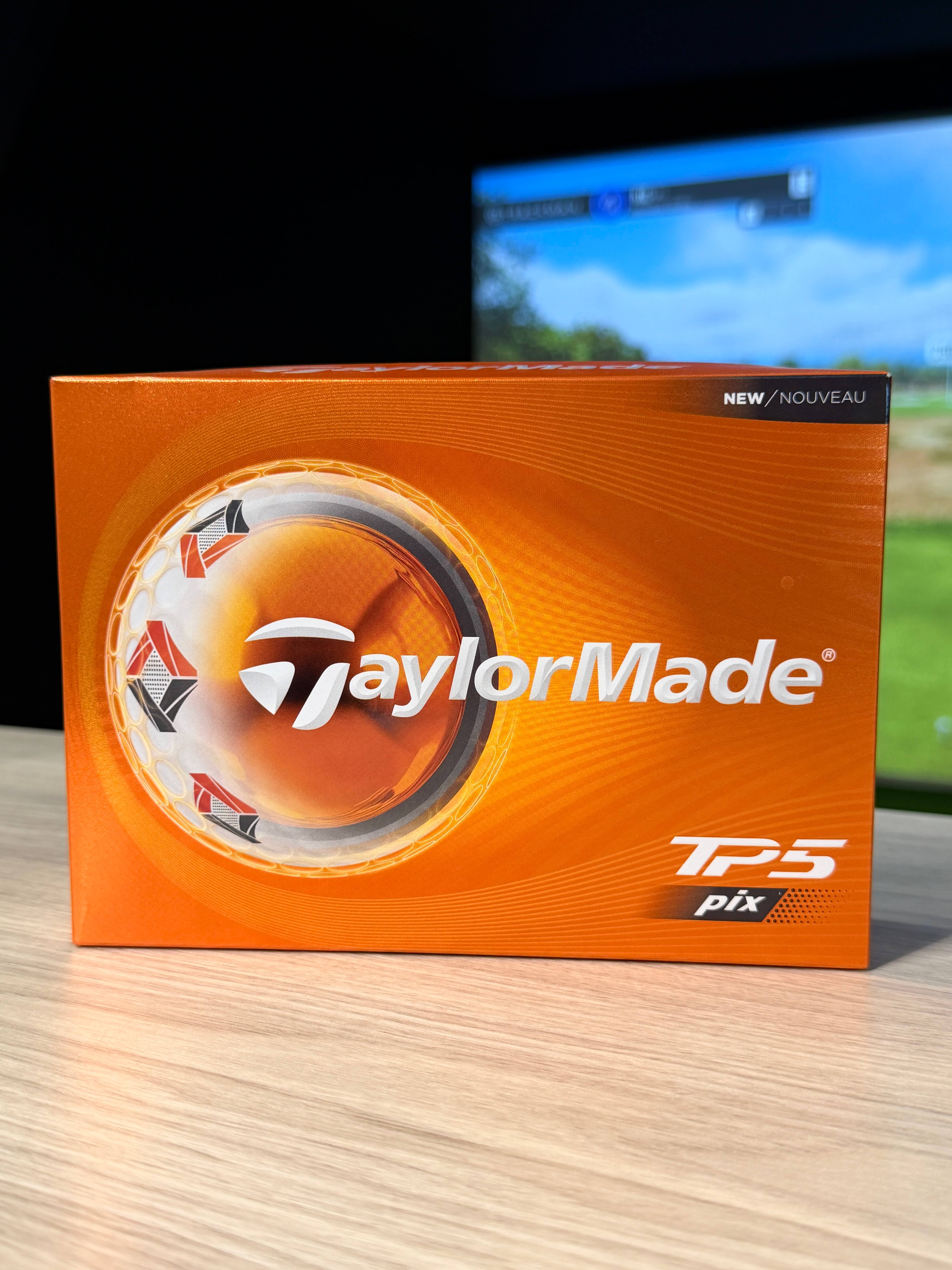 Karratha Indoor Golf  TaylorMade TP5 pix Golf Balls