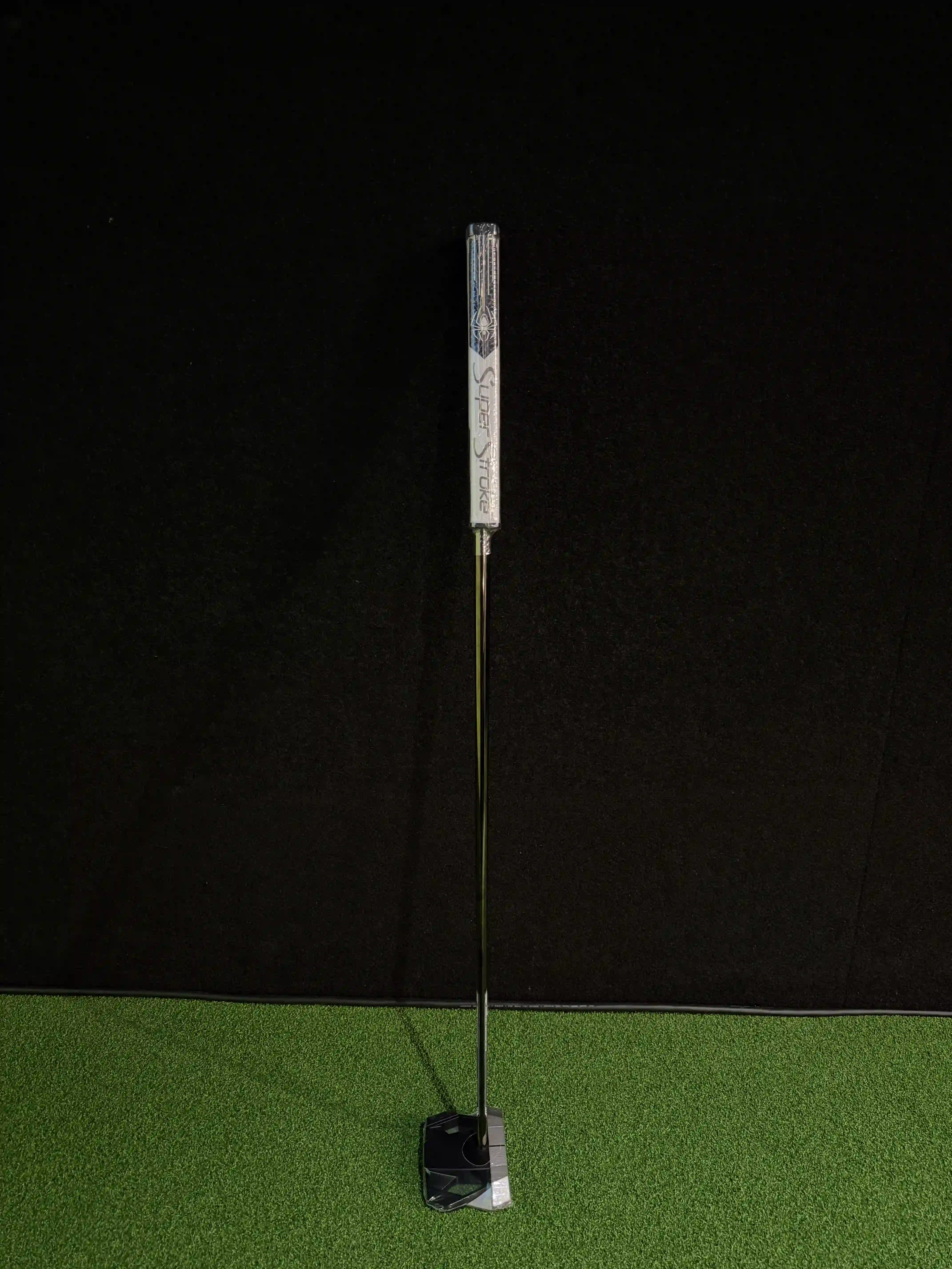 Karratha Indoor Golf TaylorMade Spider ZT putter 35'