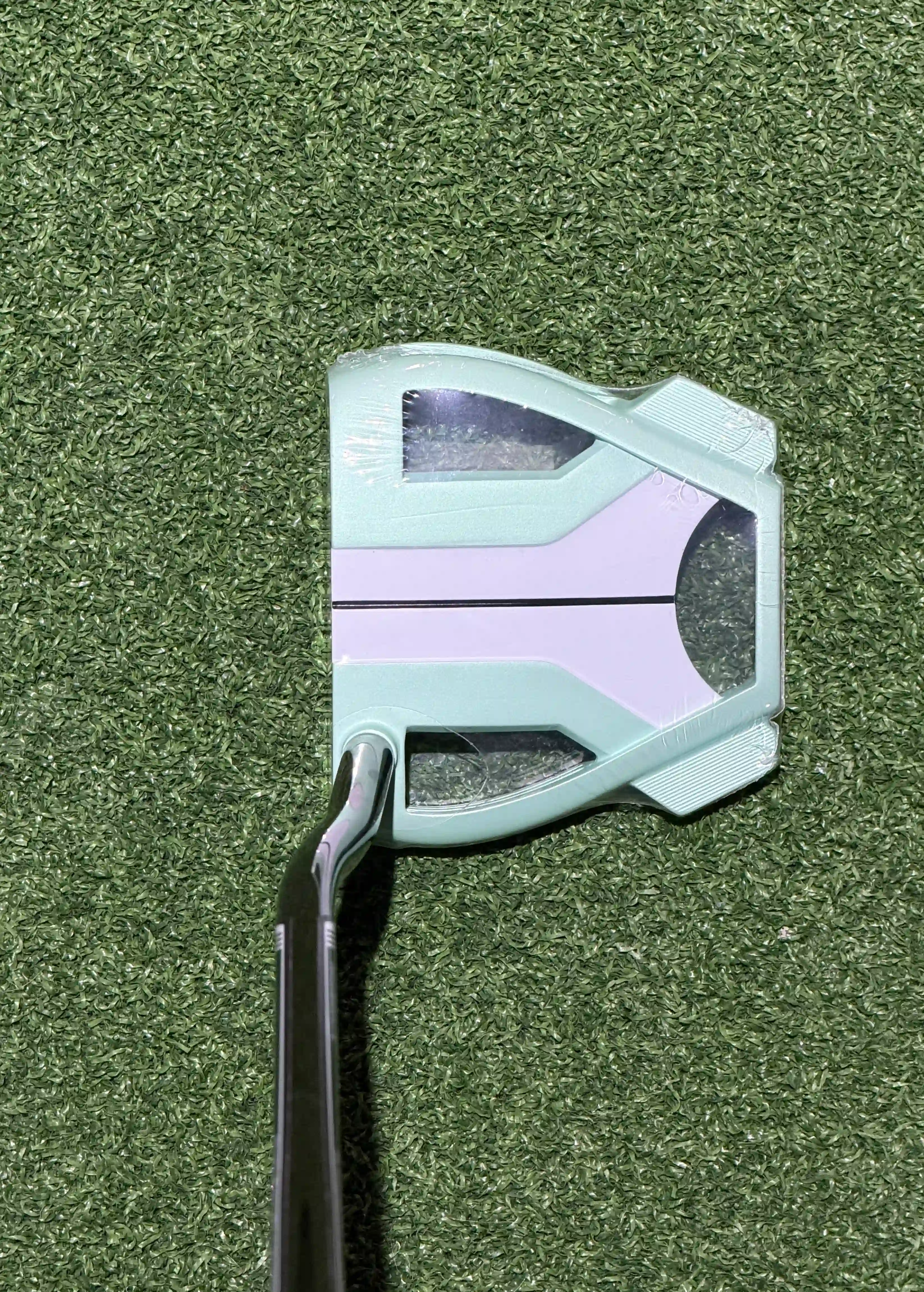 Karratha Indoor Golf TaylorMade Spider Tour X putter 33" Ice Mint
