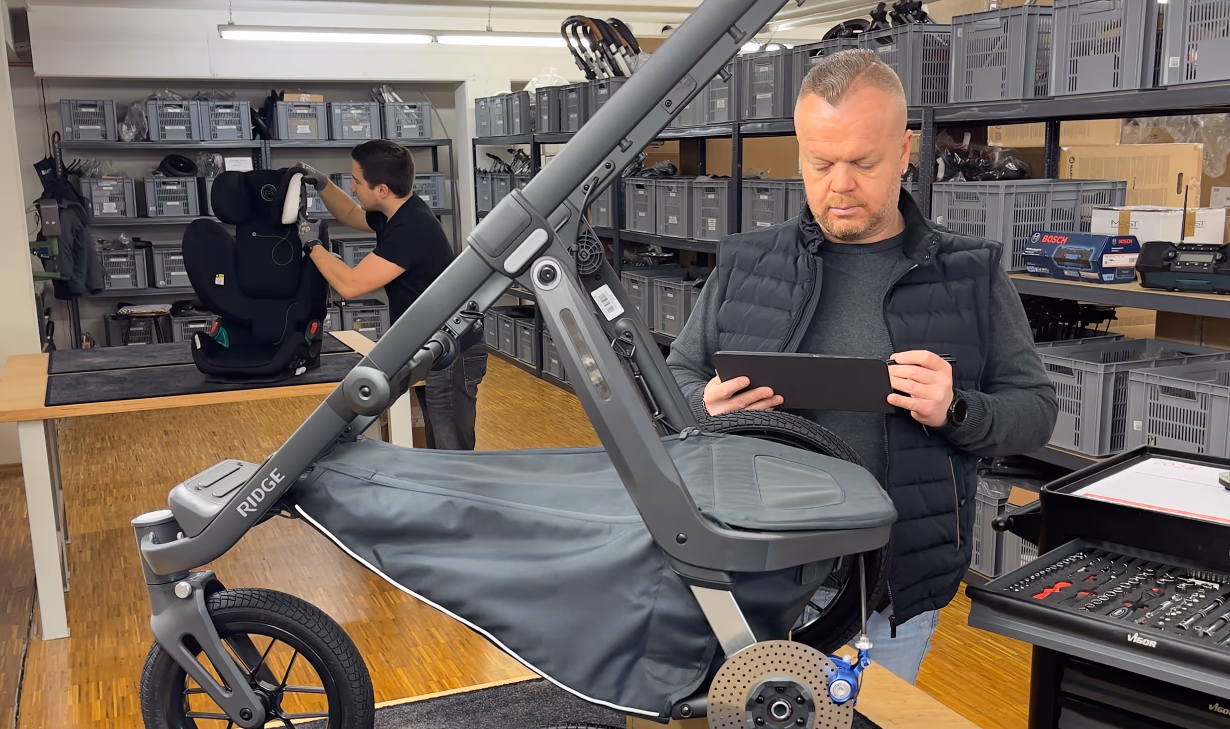 Princess Werkstatt, in der Kinderwagen repariert und generalüberholt werden