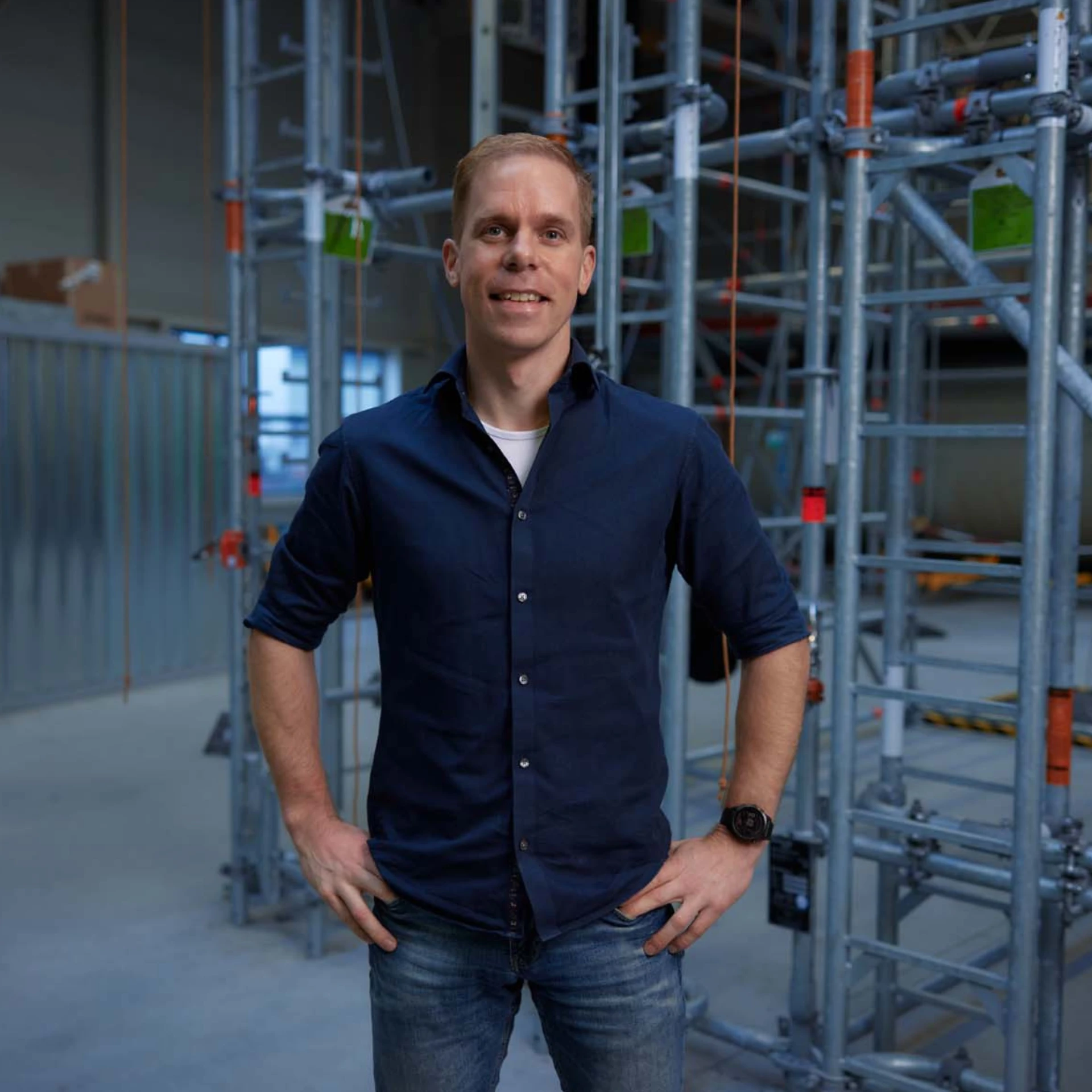 Medewerker in industriële hal