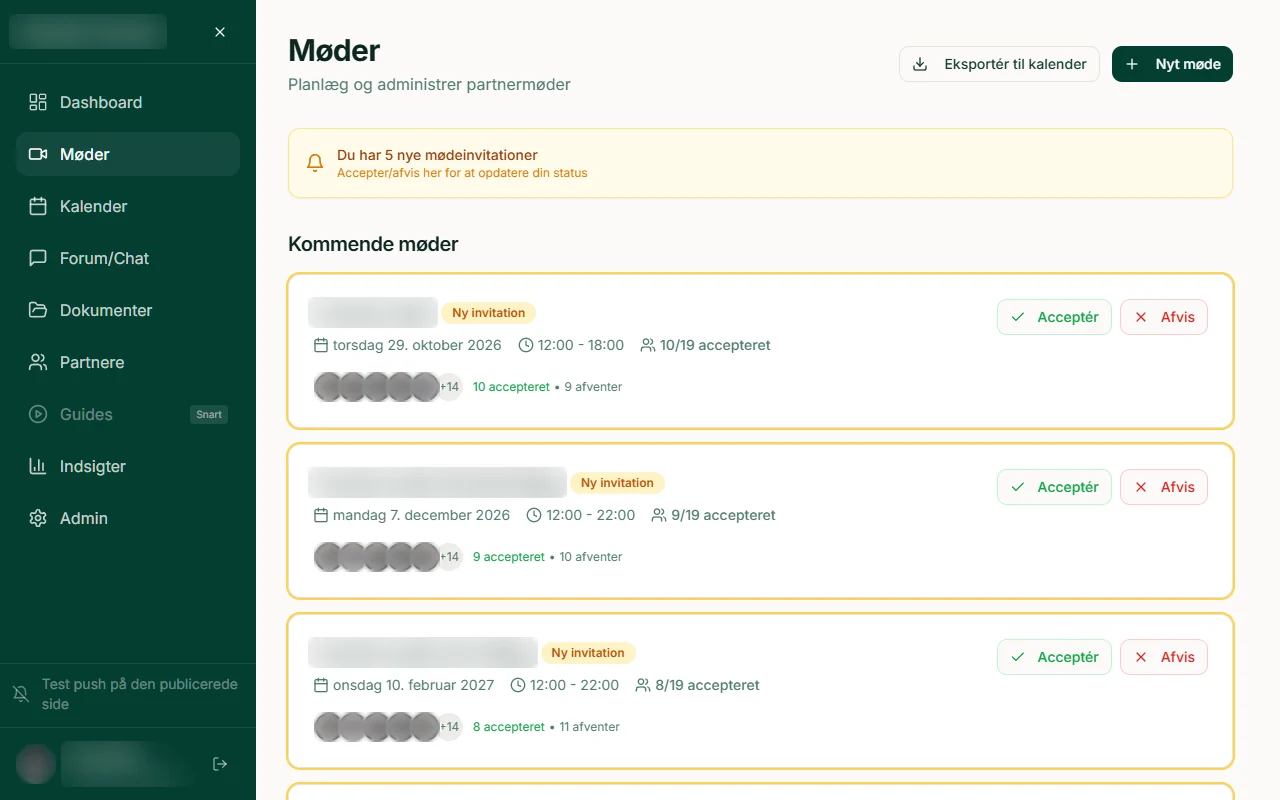 Intranettets mødeside med invitationer og tilmelding. Navne er sløret.