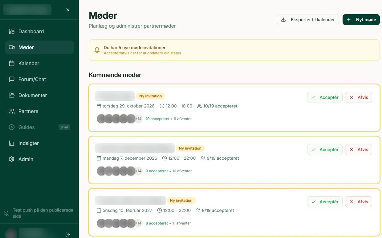Intranettets mødeside med invitationer og tilmelding. Navne er sløret.