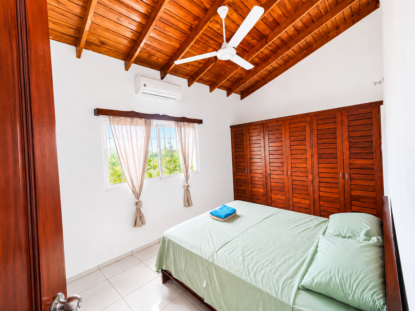 Six-Bedroom Villa for Sale with Six Bathrooms