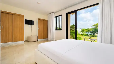 4-bedroom luxury townhouse for rent in Perla Marina 5