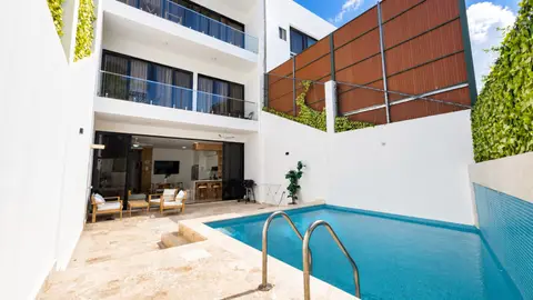 4-bedroom luxury townhouse for rent in Perla Marina 13