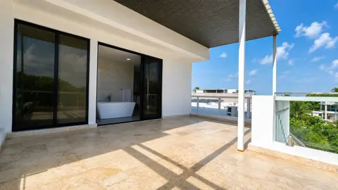 4-bedroom luxury townhouse for rent in Perla Marina 11