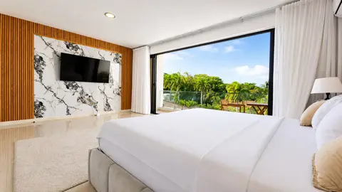 4-bedroom luxury townhouse for rent in Perla Marina 10