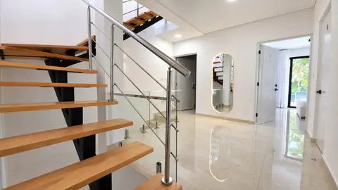 4-bedroom luxury townhouse for rent in Perla Marina 8