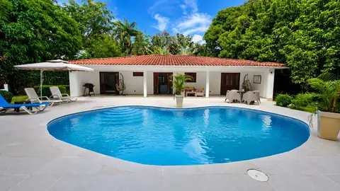 4-bedroom luxury townhouse for rent in Perla Marina 14