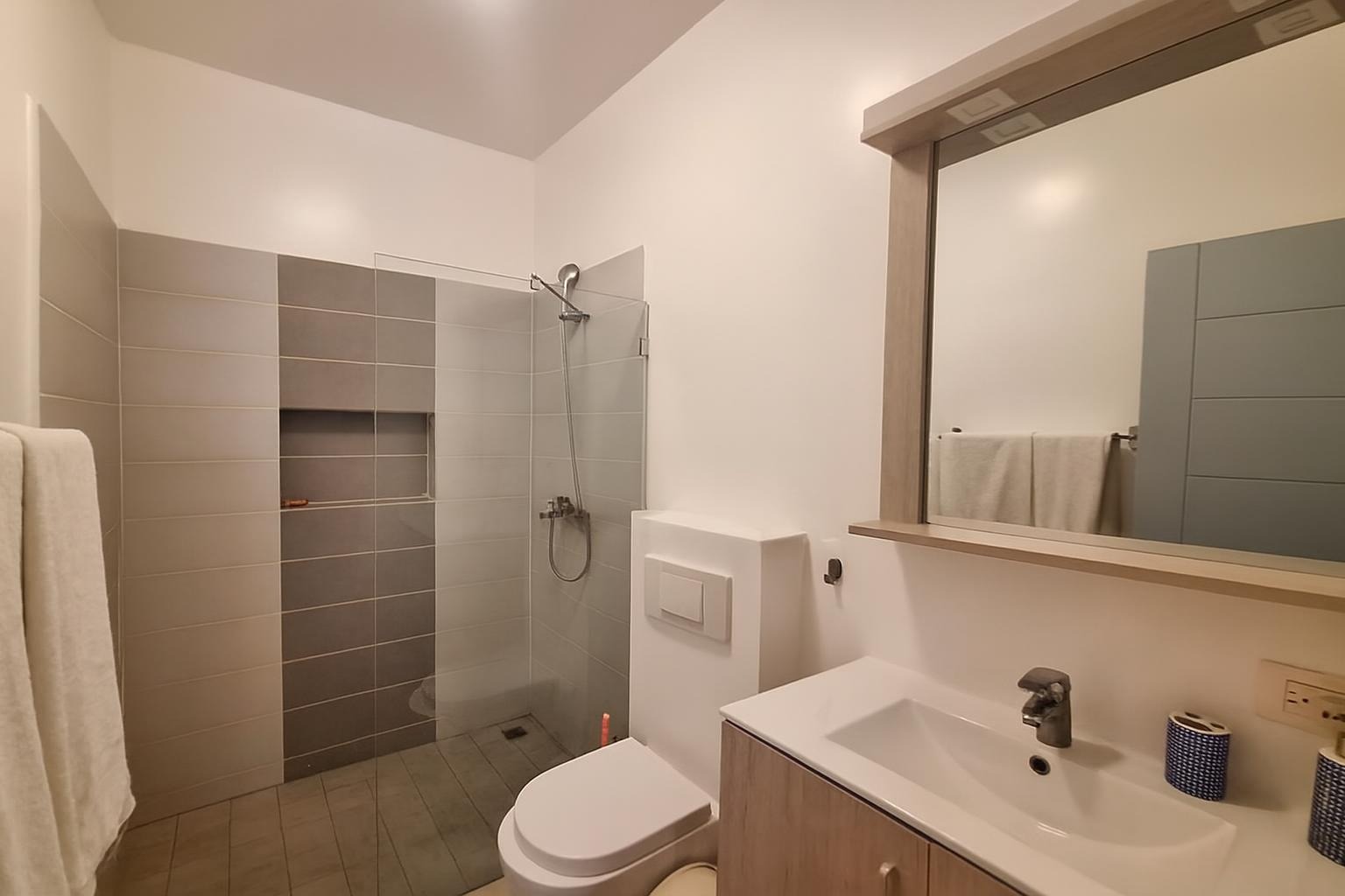 Modern 2-Bedroom Apartment with Pool View in Encuentro  12