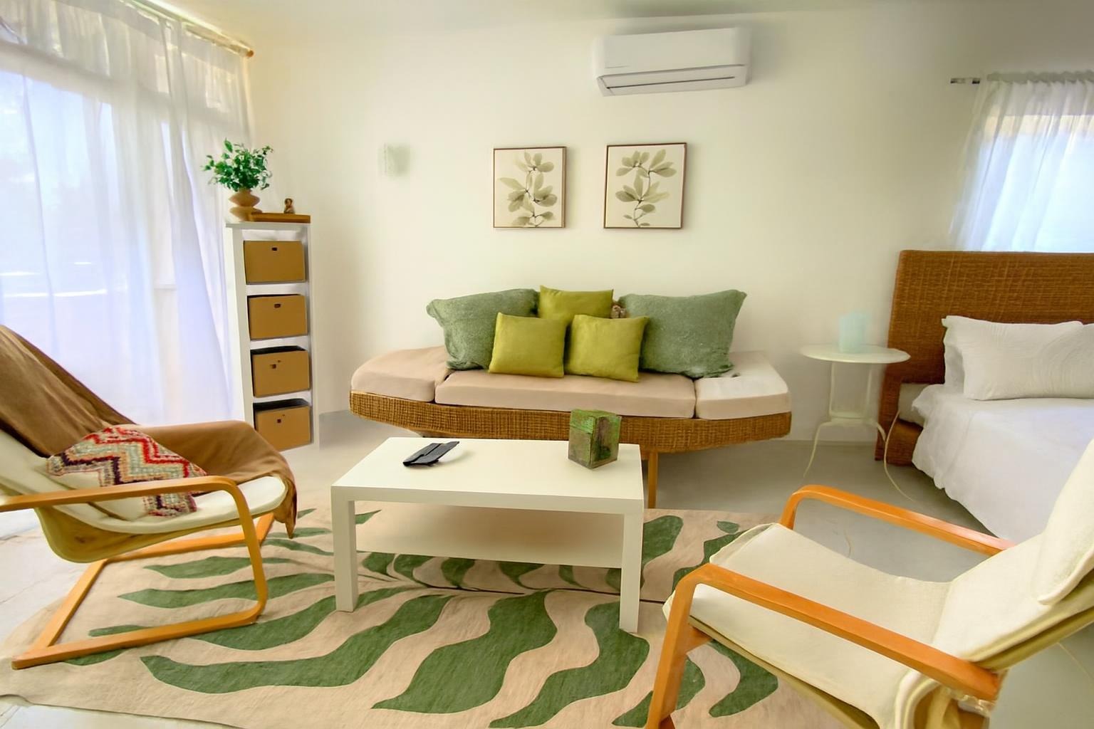 Modern 2-Bedroom Apartment with Pool View in Encuentro  3