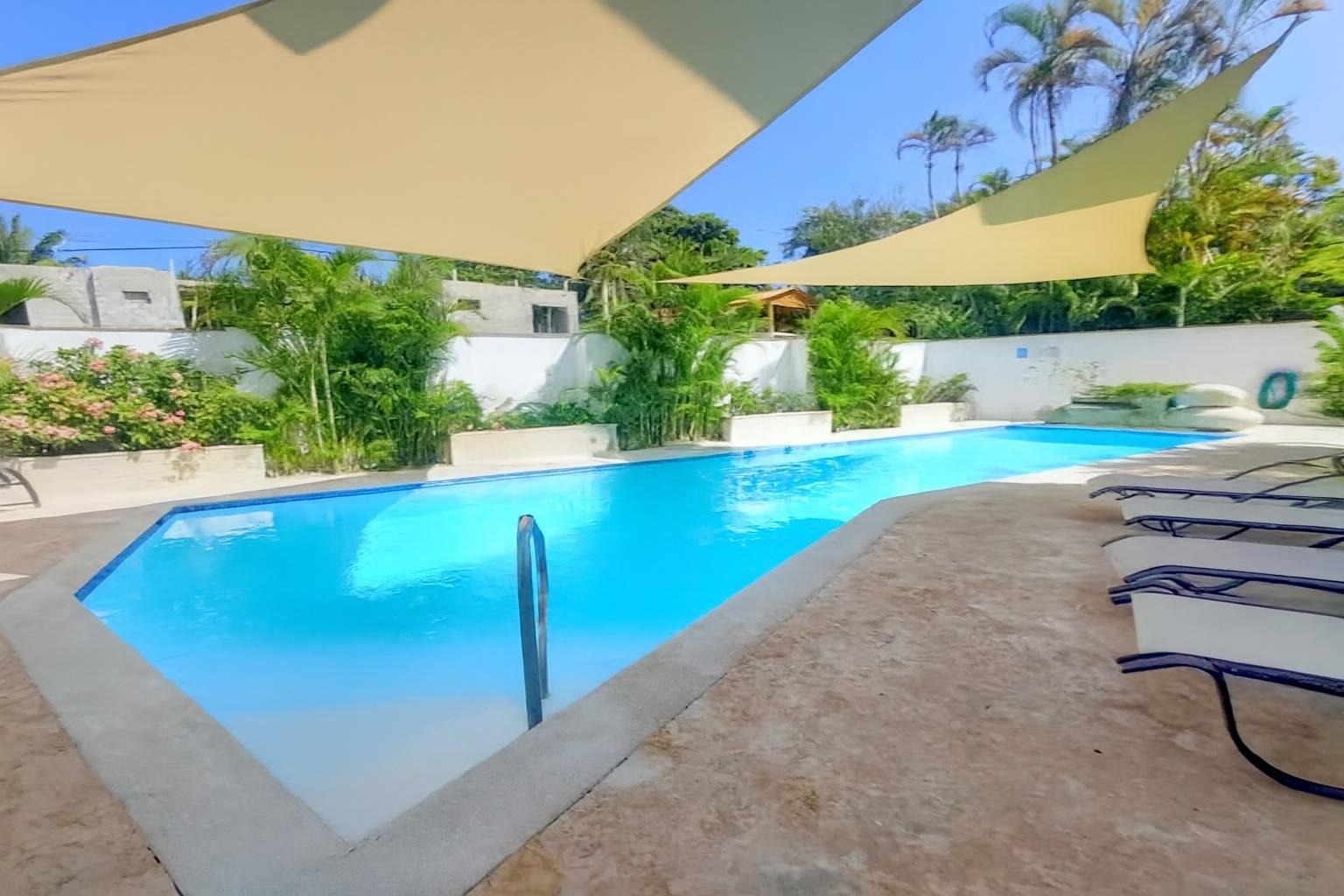 Modern 2-Bedroom Apartment with Pool View in Encuentro  2