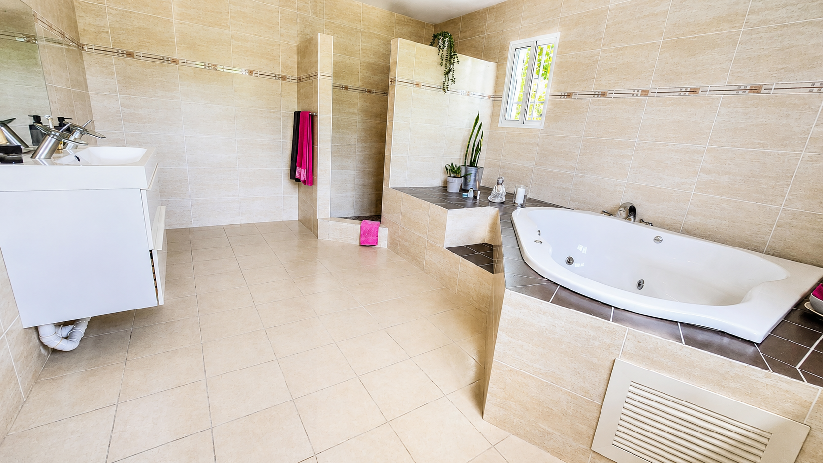 Three-Bedroom Villa in El Limon