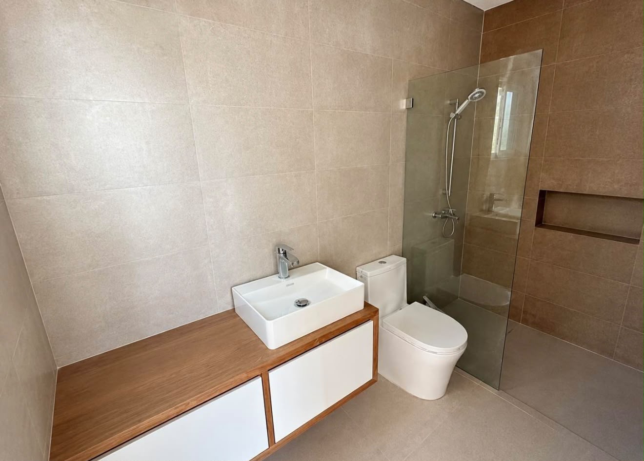 Exceptional Ocean-Close Condo Opportunity