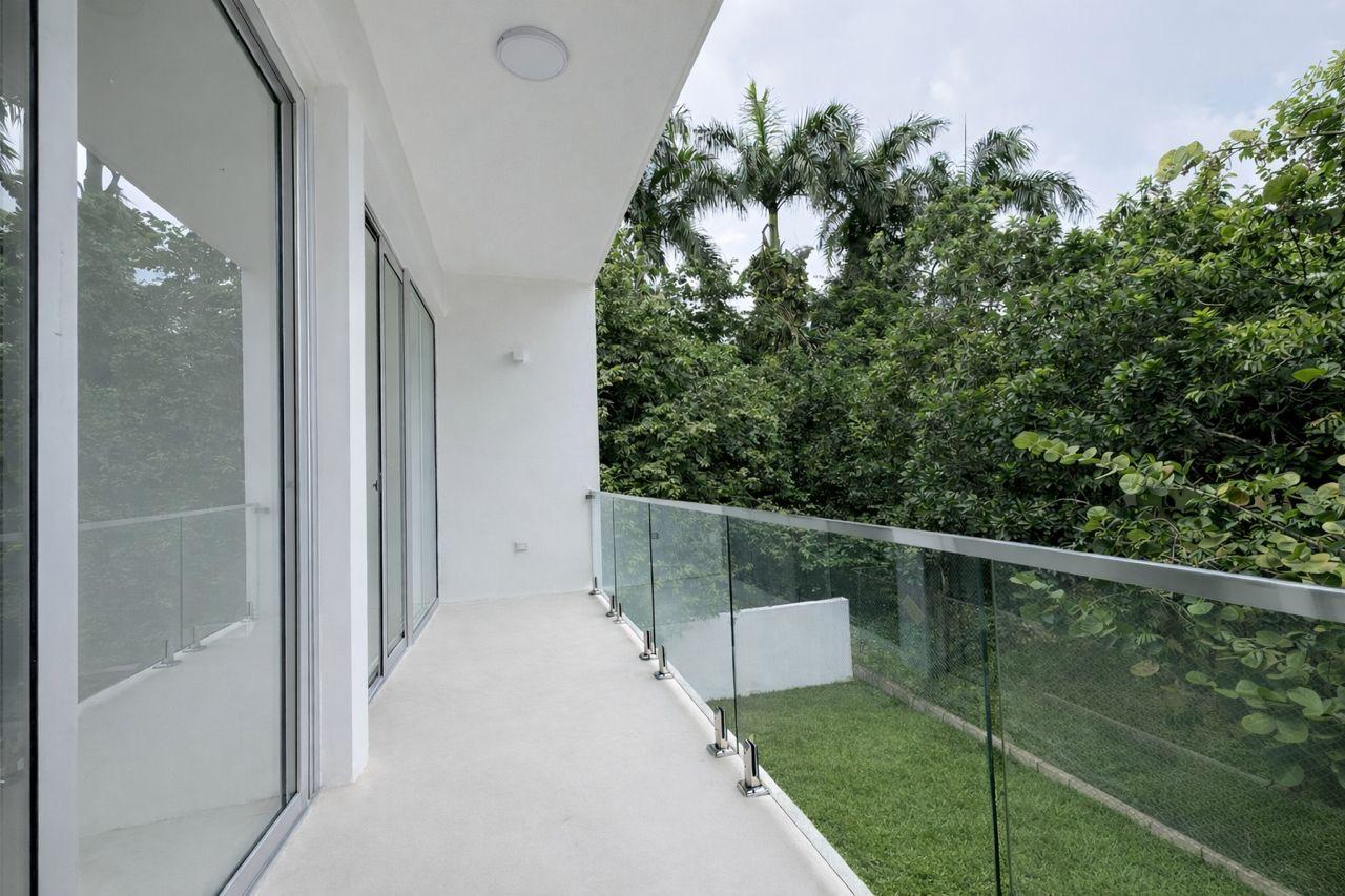 2 bedroom villa walk to the beach in perla marina 10