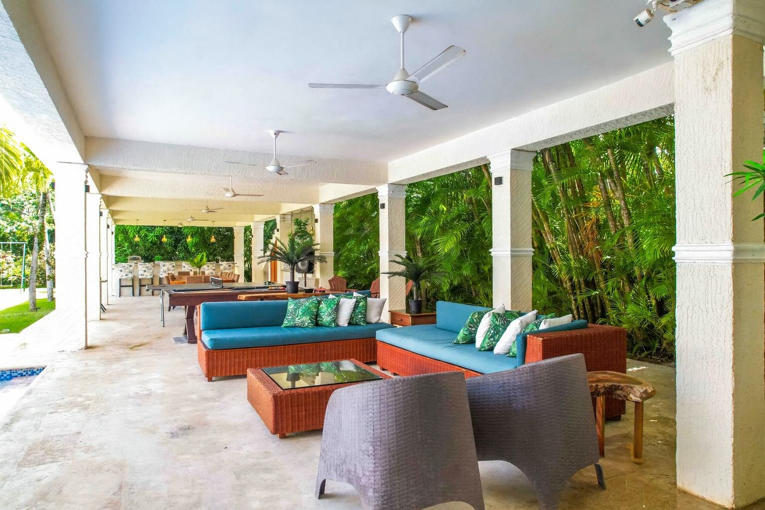 Bright and SpaciousTropical Villa  5