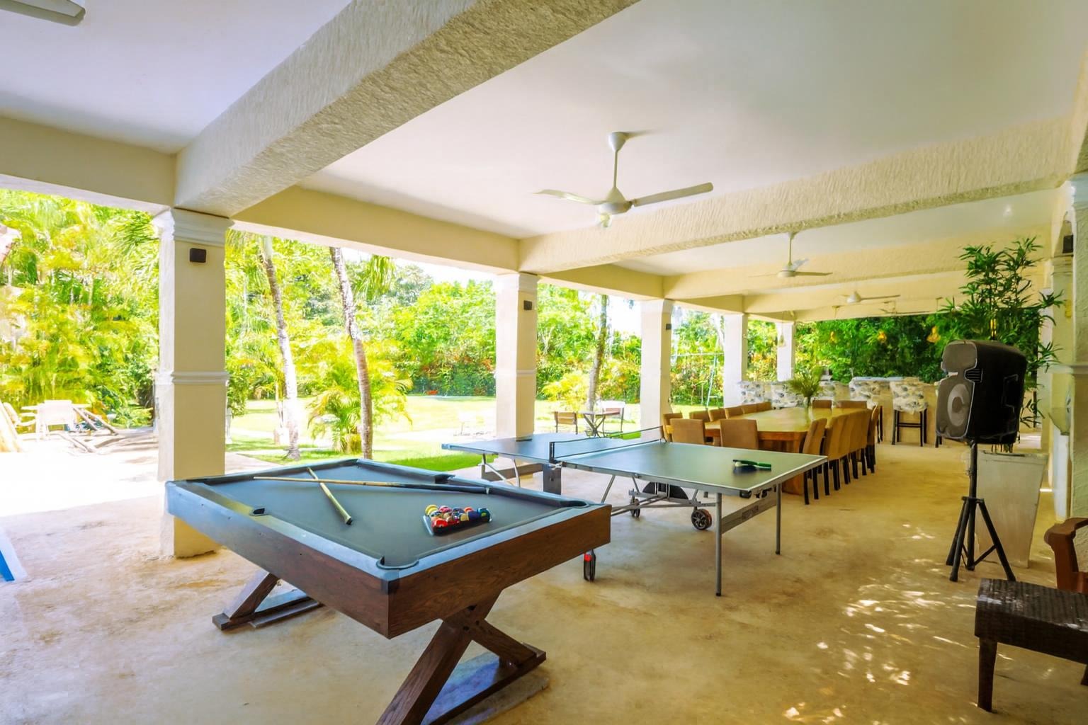 Bright and SpaciousTropical Villa  6