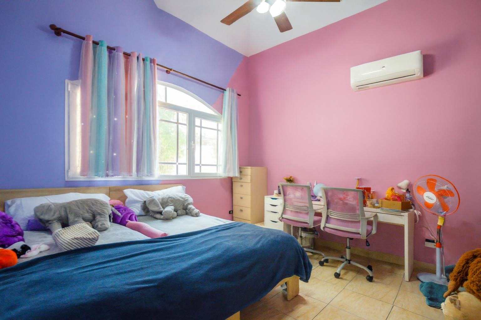 Bright and SpaciousTropical Villa  13