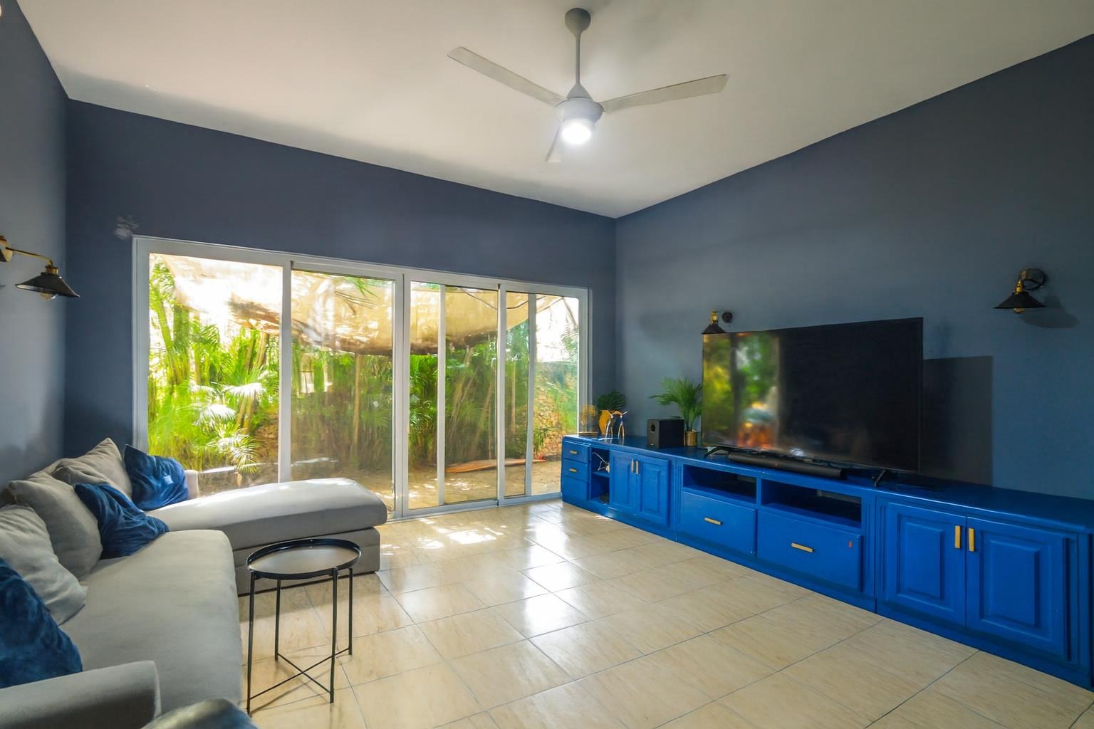 Bright and SpaciousTropical Villa  18